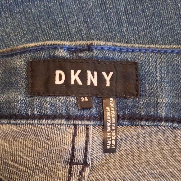 DKNY Ankle Jeans with Metallic& Blk Stripe. Excellent Condition NWOT Size 24 - Picture 13 of 17
